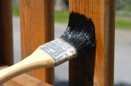 applying wood finishing